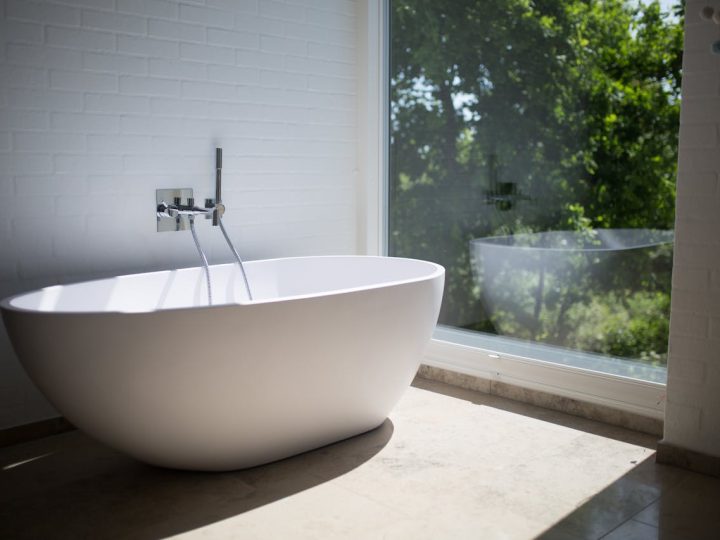 How Much Does Bathtub Maintenance Cost on Average?