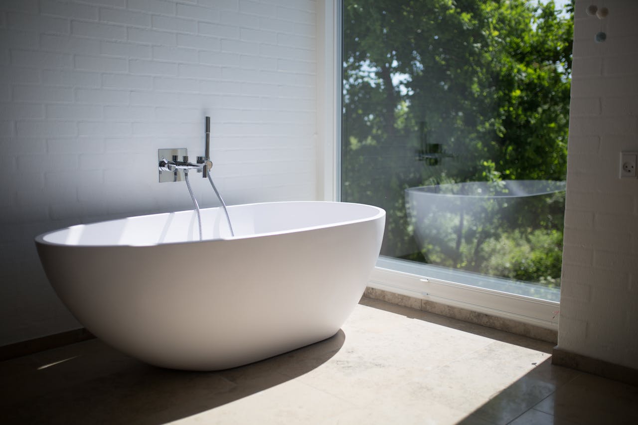 How Much Does Bathtub Maintenance Cost on Average?